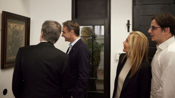 Μητσοτάκης: Καλτσούνια και ρακή κέρασε τον Μπλίνκεν - Βίντεο και φωτογραφίες από την επίσκεψη στο σπίτι του πρωθυπουργού