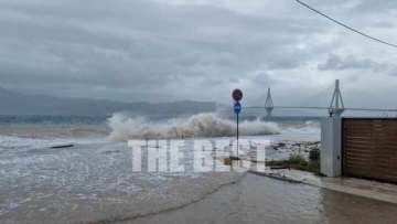 Κακοκαιρία: Προβλήματα στην κυκλοφορία των οχημάτων στην παραλιακή οδό του Ρίου - Βίντεο και φωτογραφίες