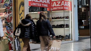 Οι χειμερινές εκπτώσεις ξεκινούν από αύριο - Προσδοκίες του εμπορικού κόσμου για τζίρο άνω των 6 δισ. ευρώ