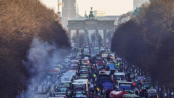 Γερμανία: «Μπλόκα» αγροτών λόγω περικοπών στις επιδοτήσεις