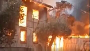  Φωτιά  στο κελί των Αγίων Αρχαγγέλων κοντά στη Μονή Σταυρονικήτα στον Άγιον Όρος