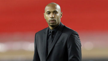 Το καυστικό σχόλιο του Ανρί για τον Πρεστιάνι: Πολύ «γενναίος» που έβαλε τη μπλούζα μπροστά στο στόμα του