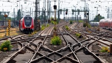 Γερμανία: Μετά τους αγρότες ξεσηκώνονται και οι μηχανοδηγοί – Τριήμερες κινητοποιήσεις στους σιδηροδρόμους