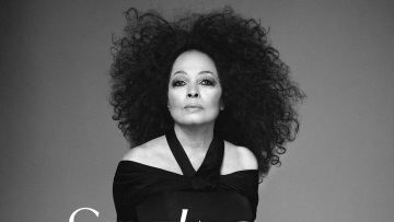 Νταϊάνα Ρος: Στα 79 της πρωταγωνιστεί στην πρώτη της καμπάνια Saint Laurent