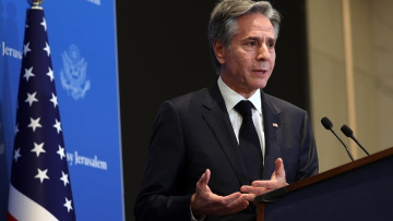 Ο Μπλίνκεν συναντά σήμερα τον Αμπάς μετά τις δηλώσεις του για τον υπερβολικά υψηλό αριθμό νεκρών αμάχων στη Γάζα