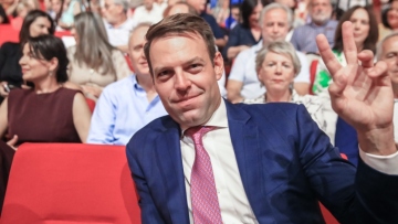 ΣΥΡΙΖΑ: Ακραίες προτάσεις για το γάμο ομοφύλων - Γονέας 1 και Γονέας 2, παρένθετη μητέρα για όλους