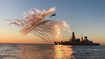 Οι ΗΠΑ λένε πως κατέστρεψαν 80 drones και 6 πυραύλους του Ιράν και των Χούτι που είχαν στόχο το Ισραήλ 