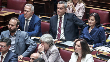 Πιέζουν κομματικά όργανα και ομόφυλα ζευγάρια τον ΣΥΡΙΖΑ: Η παραίτηση Λινού και οι αντιδράσεις