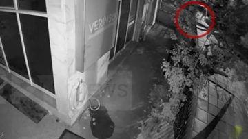 Έγκλημα στη Θεσσαλονίκη: Μεταφέρουν σε μπαούλο το άψυχο σώμα της 41χρονης - Δείτε βίντεο ντοκουμέντο