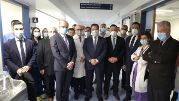 Γεωργιάδης: Επισκέφθηκε στο «Λαϊκό» την 23χρονη που έκανε την πρώτη μεταμόσχευση ήπατος από ζώντα δότη