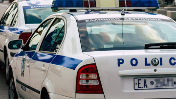 Ηράκλειο: Ταυτοποιήθηκαν δύο από τους δράστες που ξυλοκόπησαν οικογένεια τουριστών σε μπαρ