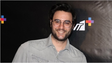 Ίαν Στρατής: Ο εαυτός μου με μπερδεύει, δεν μπορούμε να το λύσουμε μόνοι μας, γι' αυτό πηγαίνουμε σε ειδικούς