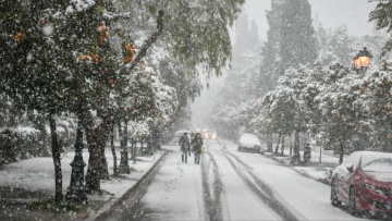 Καιρός: Δεύτερο κύμα ψύχους από σήμερα με χιόνια σε χαμηλά υψόμετρα και ενισχυμένους βοριάδες