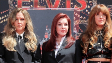 Λίζα Μαρί Πρίσλεϊ: Η Πρισίλα Πρίσλεϊ και η Ράιλι Κίου θυμούνται την σταρ έναν χρόνο μετά τον θάνατό της