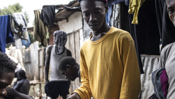 Σιέρα Λεόνε: Ναρκωτικό με θραύσματα ανθρωπίνων οστών κάνει «ζόμπι» τους χρήστες του