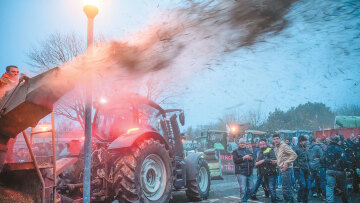 Deutsche Welle: Θα απαγορευθούν τα τρακτέρ στις αγροτικές πορείες;