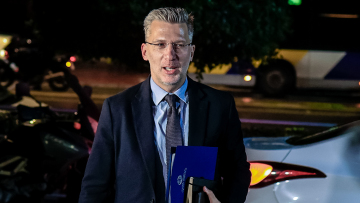 ΝΔ: Φροντιστήριο στους βουλευτές για τα ομόφυλα ζευγάρια - Σκέρτσος: Ανήκουμε στη Δύση, είμαστε καθρέφτης της κοινωνίας