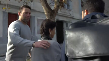 Στέφανος Κασσελάκης: 'Εβαλε «φρένο» σε δημοσιογράφο για να μη ρωτήσει τη βουλευτή Κυριακή Μάλαμα - Δείτε το βίντεο