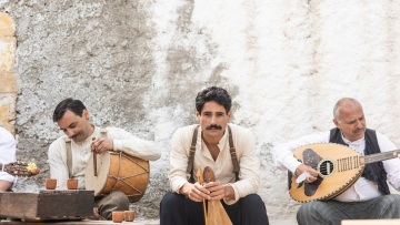 «17 Κλωστές»: Είδαμε πρώτοι τη σειρά, βασισμένη στη μαζικότερη δολοφονία στην Ελλάδα - «Ο Πάνος Βλάχος έχασε 10 κιλά μυς για τον ρόλο»