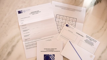 Επιστολική ψήφος: Ικανοποίηση από φορείς του απόδημου ελληνισμού - «Το μέτρο πρέπει να επεκταθεί και στις εθνικές εκλογές»