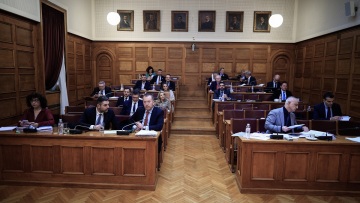 Εξεταστική για τα Τέμπη: Μεγάλες ευθύνες της ΡΑΣ αποκαλύπτει η κατάθεση της Ιωάννας Τσιαπαρίκου, λένε κύκλοι της πλειοψηφίας