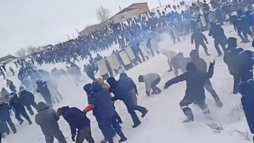 Ρωσία: Άγρια επεισόδια - Συγκρούσεις με την αστυνομία, χιλιάδες πολίτες στους δρόμους, δεκάδες τραυματίες