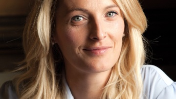 Αντρέα Μαρκολόνγκο: Η Ιταλίδα συγγραφέας που στα 18 της έφτιαξε βαλίτσες για να έρθει στην Αθήνα - «Ερωτευμένη με την Ελλάδα»