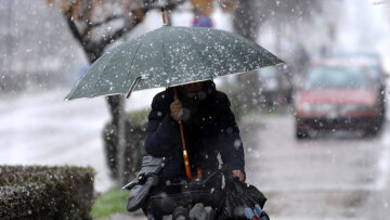 Καιρός: Προ των πυλών η απότομη αλλαγή - Από την πρόωρη άνοιξη στις χιονοπτώσεις 