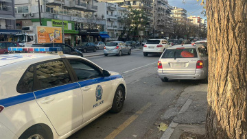 Επεισοδιακή διάρρηξη ΙΧ στη Θεσσαλονίκη - Οι δράστες συγκρούστηκαν με άλλο όχημα και διέφυγαν, δείτε φωτογραφίες