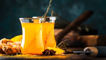 Ζεστό και θρεπτικό τσάι με κουρκουμά, τζίντζερ και εσπεριδοειδή