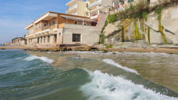 Κλιματική αλλαγή: Ποιες περιοχές της Ελλάδας θα πληρώσουν το μεγαλύτερο κόστος αν ανέβει η στάθμη της θάλασσας