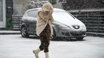 Καιρός: Έρχεται βαρυχειμωνιά με χιόνια δίπλα στο κύμα - Δείτε σε χάρτες πού και πότε θα χιονίσει
