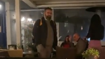 ΣΥΡΙΖΑ: Για ποτό μετά τη συζήτηση στο σπίτι του Κασσελάκη στις Σπέτσες - Δείτε βίντεο