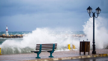 Καιρός: Περιορίζεται η αστάθεια, βοριάδες έως 9 μποφόρ - Πού έχει απαγορευτικό απόπλου 