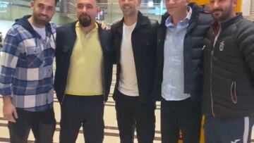 Παναθηναϊκός: Ο Μπακασέτας στο αεροδρόμιο της Τραπεζούντας έτοιμος για το ταξίδι της επιστροφής στην Ελλάδα