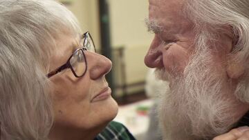 Αγγλία: Άνδρας με Αλτσχάιμερ έγραψε τραγούδι για να μην ξεχάσει τη σύζυγό του