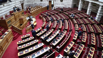 Επιστολική ψήφος: Μάχη στη Bουλή μετά την τροπολογία για τους απόδημους και στις εθνικές εκλογές