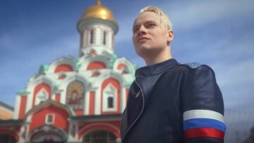 Ναβάλνι: Το πατριωτικό ποπ τραγούδι που αναγκάζεται να ακούει κάθε πρωί στη φυλακή - Φαν του Πούτιν ο ερμηνευτής