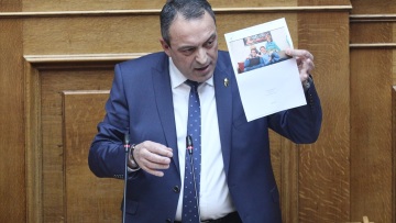 Βασίλης Στίγκας: Χυδαίες εκφράσεις από τον πρόεδρο των Σπαρτιατών στη Βουλή - Είμαστε από αυτούς που σπρώχνουν