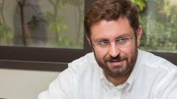 Ζαχαριάδης: Δεν ψήφισε κανένας για αρχηγό της αξιωματικής αντιπολίτευσης τον Ανδρουλάκη