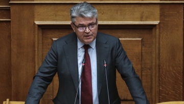 Βουλή: Την ανακοίνωση της Εκκλησίας για τον γάμο των ομοφύλων διάβασε ο Νατσιός – Αντίδραση από το ΠΑΣΟΚ