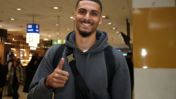Ολυμπιακός: Έφτασε στην Ελλάδα ο Νταβίντ Κάρμο - «Ήθελα να έρθω να εκπροσωπήσω αυτή την ομάδα» - Βίντεο