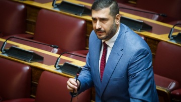 Σπαρτιάτες: Ανεξαρτητοποιήθηκε ο βουλευτής Χάρης Κατσιβαρδάς - «Φαντασιώνεται εχθρούς ο Στίγκας»