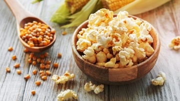 Πώς οι κινηματογράφοι φτιάχνουν βουτυράτο ποπ κορν