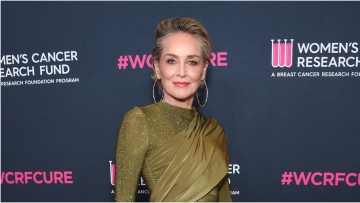 Σάρον Στόουν: Τα αποτυχημένα ραντεβού της με άντρες που γνώρισε στο Tinder - Ο ένας κακοποιός, ο άλλος εθισμένος στην ηρωίνη