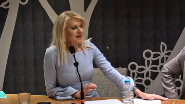 Η ατάκα της Τζάκρη που άφησε σύξυλους τους ακροατές:  Η αλήθεια είναι ότι στους αγρότες... τον ήπιαμε