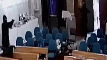 Κωνσταντινούπολη - Βίντεο: Η στιγμή που οι κουκουλοφόροι ανοίγουν πυρ μέσα στην εκκλησία