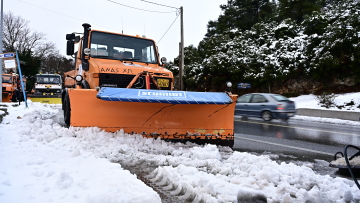 Κακοκαιρία «Avgi»: Διεκόπη η κυκλοφορία των οχημάτων στη Λεωφόρο Διονύσου - Ποιοι δρόμοι είναι κλειστοί στην Αττική
