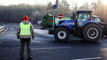 Γερμανία: Συγκέντρωση αγροτών με τρακτέρ στο Αμβούργο - Αποκλείστηκαν είσοδοι του λιμανιού