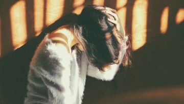 Τι σημαίνει ο πόνος στη ρίζα των μαλλιών;